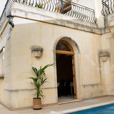 Windmill Dawn - Traditional Maltese With Pool